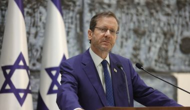 Το γραφείο του Ι.Χέρτσογκ διαψεύδει τον Ν.Τραμπ για τη χάρη στον Μ.Νετανιάχου: «Δεν έχουμε μιλήσει για το θέμα»