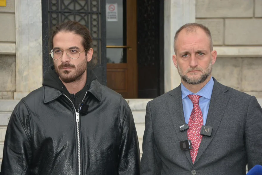 Α.Μουγκοπέτρος: Ξανά στα δικαστήρια της Τρίπολης ο μουσικός μετά τη μήνυση σε βάρος του για ενδοοικογενειακή απειλή