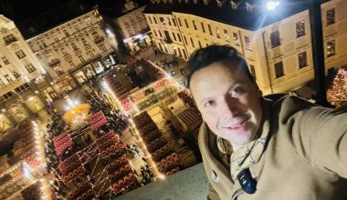 Το Fatsabook με τον Κώστα Μάντζιο ταξιδεύει στην πανέμορφη και γιορτινή Πράγα – Απόψε στις 22:00 στο Extra PRONEWS