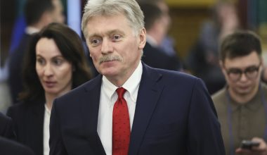 Ν.Πεσκόφ: «Τα ουκρανικά στρατεύματα πρέπει να αποσυρθούν από το Ντονμπάς για να σταματήσει ο πόλεμος»