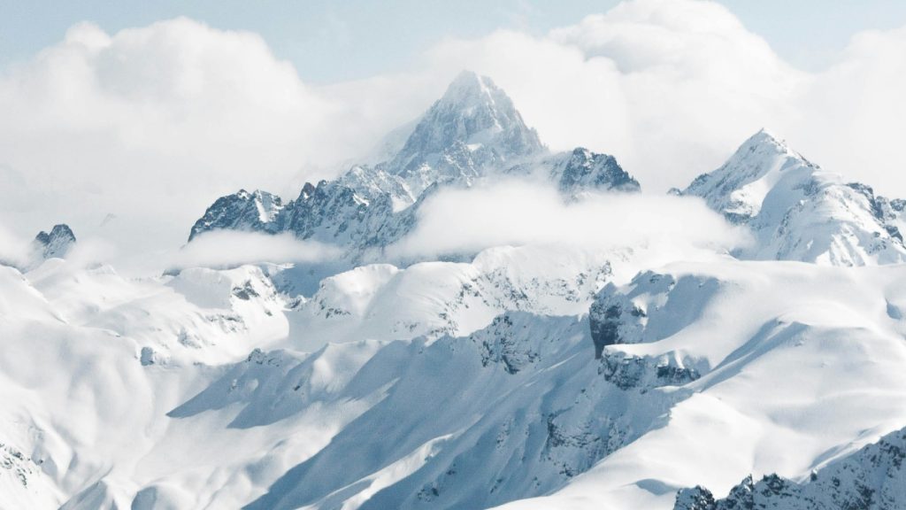 Τραγωδία στα Πυρηναία: Τρεις νεκροί και μία τραυματίας από χιονοστιβάδα