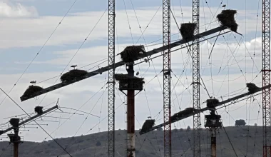 ΕΚΤΑΚΤΟ: Πένθιμη μουσική από τον ρωσικό «ραδιοσταθμό της Αποκάλυψης» όπως όταν πέθαιναν οι Σοβιετικοί ηγέτες!