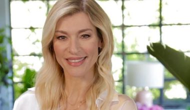 Με μπάνιο στην θάλασσα αποχαιρετά το 2025 η Ζέτα Δούκα (βίντεο)