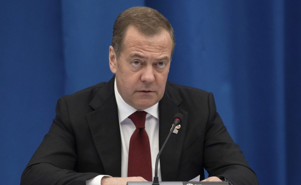 Ν.Μεντβέντεφ: «Ο Β.Ζελένσκι πρέπει να κρύβεται για το υπόλοιπο της ζωής του μετά την επίθεση στο σπίτι του Β.Πούτιν»