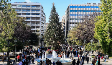 Εορταστικό ωράριο: Πώς θα λειτουργήσουν καταστήματα και σούπερ μάρκετ μέχρι την Πρωτοχρονιά