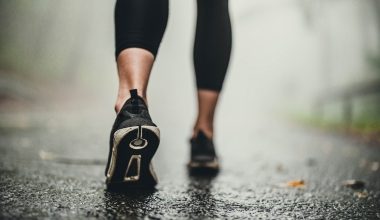 Δείτε πόσα βήματα χρειάζονται για να «κάψετε» τις θερμίδες από τα χριστουγεννιάτικα φαγητά και ποτά