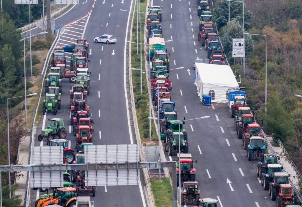 Στους δρόμους οι αγρότες: Προσωρινές διευκολύνσεις για τους εκδρομείς της Πρωτοχρονιάς – Οι εναλλακτικές διαδρομές