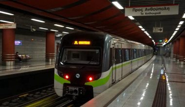 Δείτε πώς θα κινηθούν τα ΜΜΜ την παραμονή Πρωτοχρονιάς: Τα τελευταία δρομολόγια σε Μετρό, λεωφορεία και Τραμ