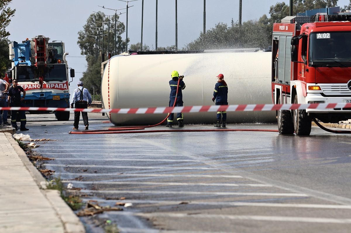 Φωτιά και εκρήξεις σε βυτιοφόρο στην ΕΟ Θεσσαλονίκης-Σερρών! (βίντεο)