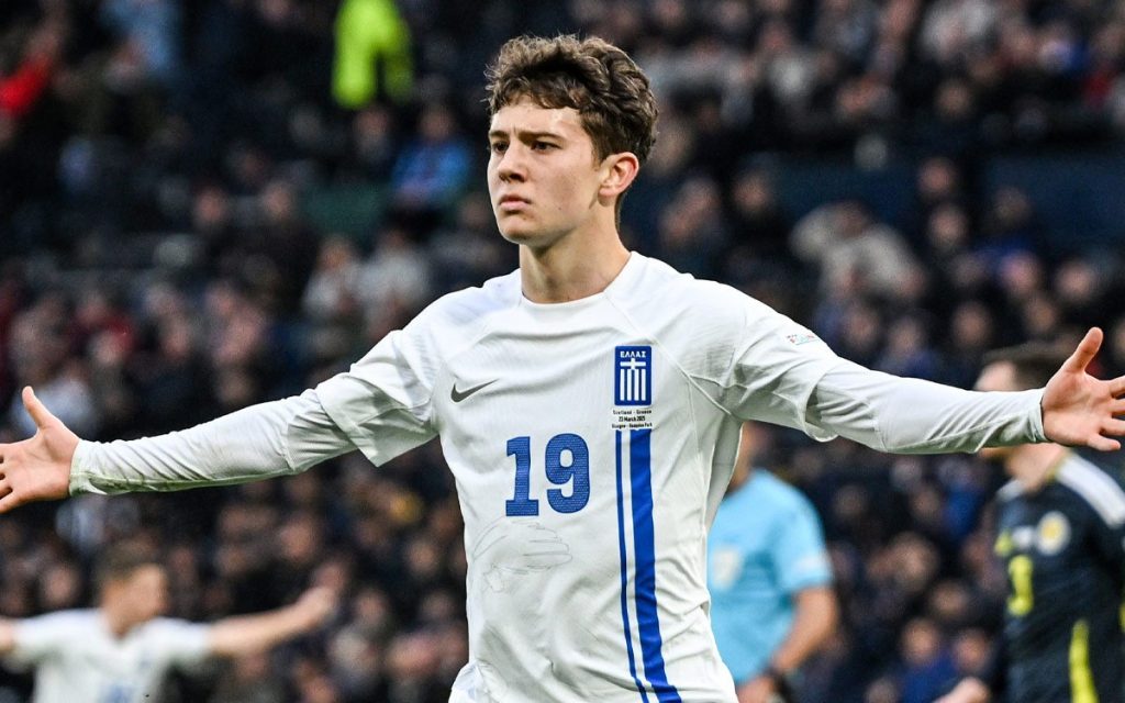 Ο Κ.Καρέτσας επισκέφθηκε εκκλησία στη Μενεμένη: Xάρισε φανέλα της Εθνικής Ελλάδας (φωτο)