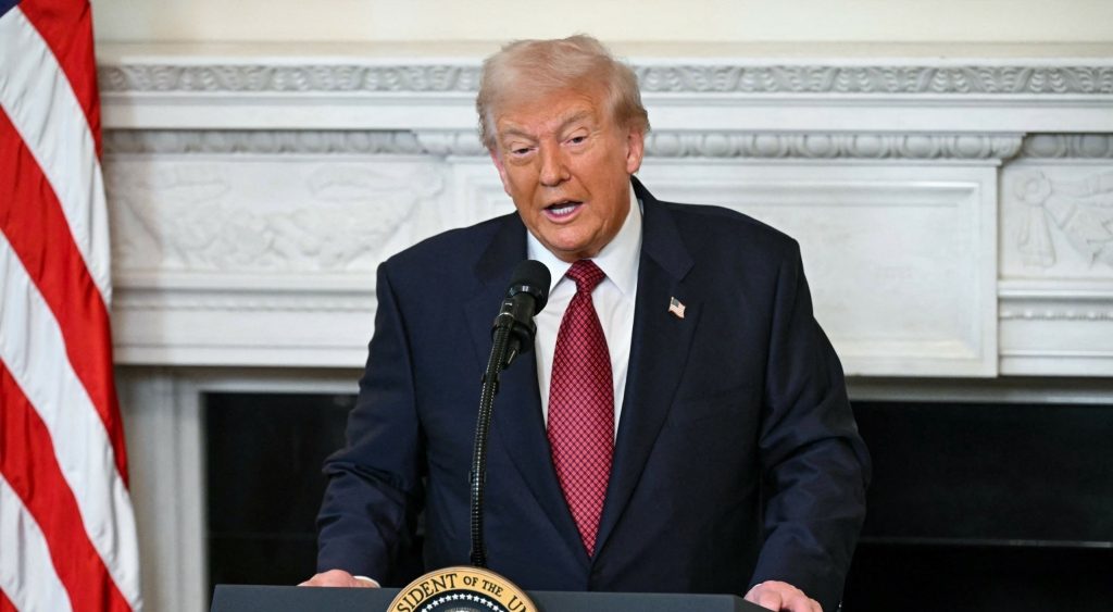 Ν.Τραμπ: «Παίρνω μεγαλύτερη δόση ασπιρίνης – Θέλω αραιό αίμα να περνά από την καρδιά μου»