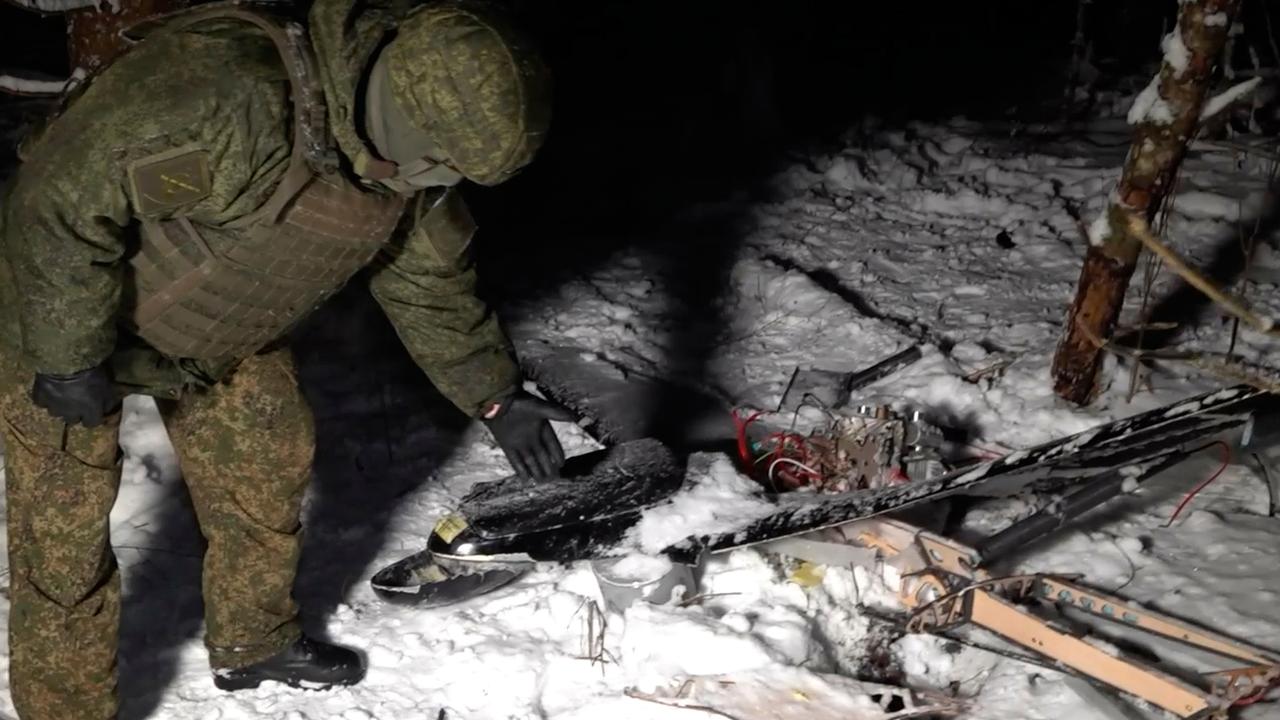 Μόσχα: Η  στιγμή που  οι Ρώσοι παραδίδουν τα δεδομένα του ουκρανικού drone στον στρατιωτικό ακόλουθο των ΗΠΑ