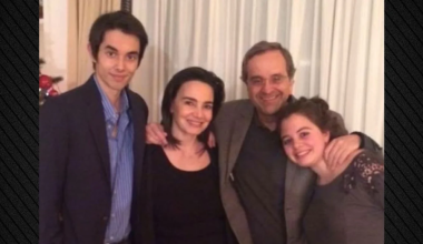 Κώστας Σαμαράς: «Για εμάς είσαι πάντα εδώ Λενάκι μου – Χρόνια πολλά σε όλους με υγεία» (φώτο)