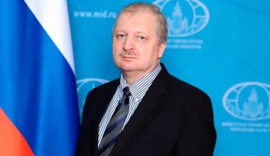 Ο Ρώσος πρέσβης στις ΗΠΑ στέλνει πρωτοχρονιάτικες ευχές στους «φιλικούς Αμερικανούς»