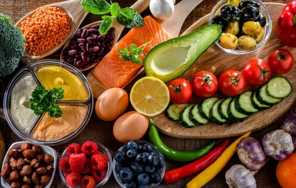 Διατροφολόγοι αποκαλύπτουν: 5+1 τροφές που αξίζει να καταναλώνετε καθημερινά