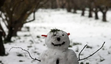 Στα λευκά «ντύθηκαν» Νάξος, Τήνος, Σαμοθράκη και Λήμνος – Δείτε εικόνες