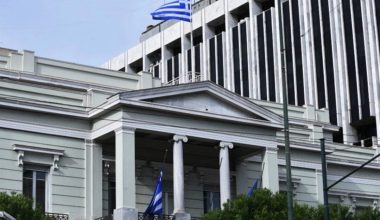 Η ανακοίνωση του ΥΠΕΞ για την τραγωδία στο Κραν Μοντανά: «Εκφράζουμε τα ειλικρινή μας συλλυπητήρια»