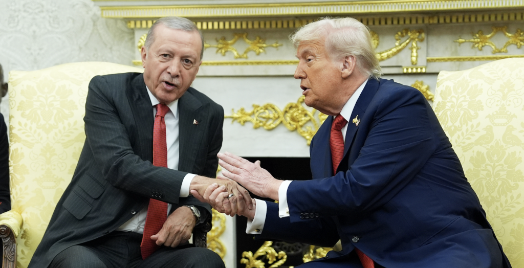 Την Δευτέρα η τηλεφωνική συνομιλία Ν.Τραμπ-Ρ.Τ.Ερντογάν για ουκρανικό και Γάζα