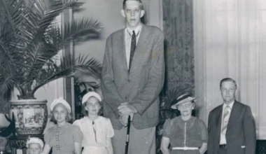 Ρ.Γουάντλοου: H άγνωστη ιστορία του ψηλότερου άνδρα στον κόσμο – Είχε ύψος 2,75 μέτρα!