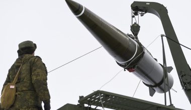 Η στιγμή που πύραυλος ISKANDER χτυπά ουκρανική στρατιωτική ηγεσία στο Χάρκοβο (βίντεο)