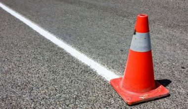 Εθνική Οδός Αθηνών – Λαμίας: Μεθυσμένος άνδρας περπατούσε για χιλιόμετρα με «ζιγκ – ζαγκ» μέσα στη ΛΕΑ! (βίντεο)