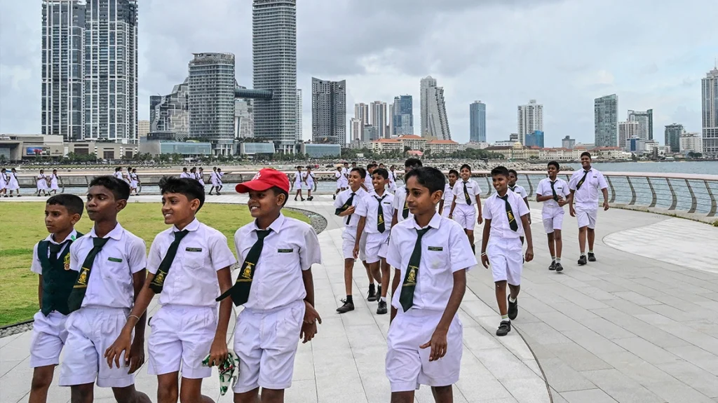 Σκάνδαλο στα σχολεία της Σρι Λάνκα: Yπερσύνδεσμος σε πρόγραμμα αγγλικών οδηγούσε μαθητές σε ιστότοπο γνωριμιών