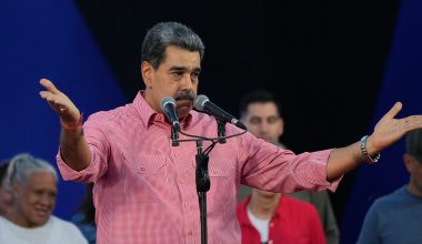 Oργισμένοι διαδηλωτές στην Βενεζουέλα απαιτούν από τις ΗΠΑ να απελευθερώσει τον απαχθέντα πρόεδρο Ν.Μαδούρο (βίντεο)