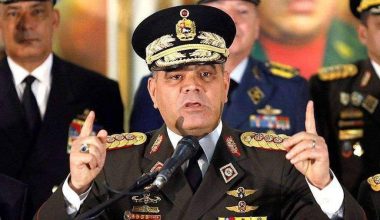 Ψεύτικη αποδείχθηκε η πληροφορία ότι ο υπουργός Άμυνας της Βενεζουέλας σκοτώθηκε σε αεροπορική επιδρομή