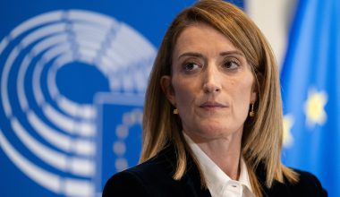 Ρομπέρτα Μέτσολα: «Το Ευρωπαϊκό Κοινοβούλιο δεν αναγνωρίζει τον  Μαδούρο ως νόμιμο  πρόεδρο της Βενεζουέλας»