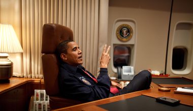 Die Zeit: Οι γερμανικές υπηρεσίες υπέκλεπταν τις επικοινωνίες του Μπ.Ομπάμα στο… Air Force One
