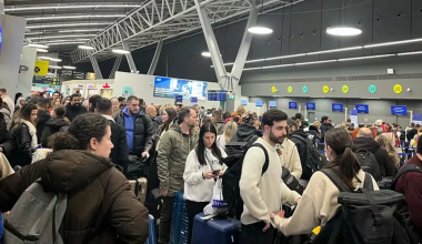 Τεράστιες ουρές επιβατών και καθυστερήσεις στο αεροδρόμιο «Μακεδονία» λόγω του προβλήματος στις ραδιοεπικοινωνίες