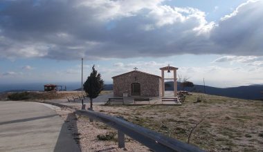 Μερέντα: Το άγνωστο βουνό της Αττικής που κρύβει ιστορία και φυσική ομορφιά