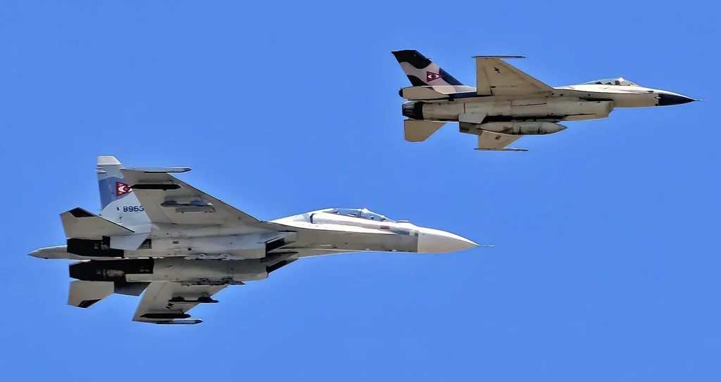 Η Βενεζουέλα έχει ξεκινήσει πτήσεις μαχητικών F-16 και Su-30 μετά την σύλληψη του Ν.Μαδούρο (βίντεο)