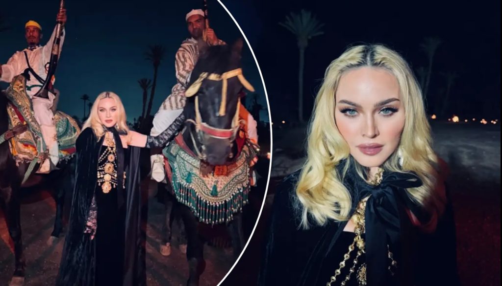 Στο Μαρόκο η Μαντόνα: Ποζάρει δίπλα σε άντρες με παραδοσιακές φορεσιές πάνω σε άλογα (φώτο)