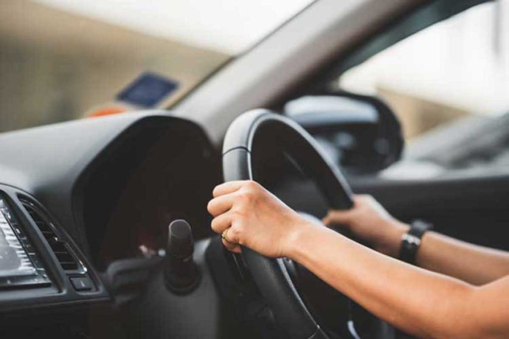 Ρωσία: Η στιγμή που 10χρονος «πιάνεται» να οδηγεί στο Γιαροσλάβλ – Δείτε βίντεο