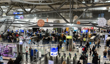 Σχεδόν 2.000 βαλίτσες χάθηκαν μετά το χθεσινό «μπλακ άουτ» στις συχνότητες και το κλείσιμο του FIR Αθηνών