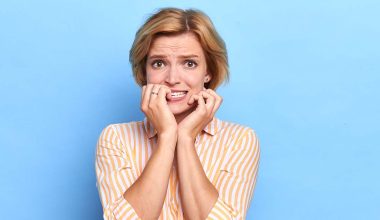 Ονυχοφαγία: Αυτός είναι ο λόγος που δαγκώνετε τα νύχια σας