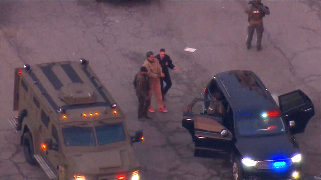 Με χειροπέδες και με αστυνομικό κομβόι οδηγείται στο ομοσπονδιακό δικαστήριο της Νέας Υόρκης ο Ν.Μαδούρο