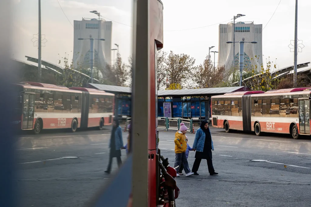 Το αδιέξοδο της Τεχεράνης:  Μόνο 7$ το μήνα μπορεί να δώσει στον κάθε Ιρανό για να σταματήσουν οι διαδηλώσεις