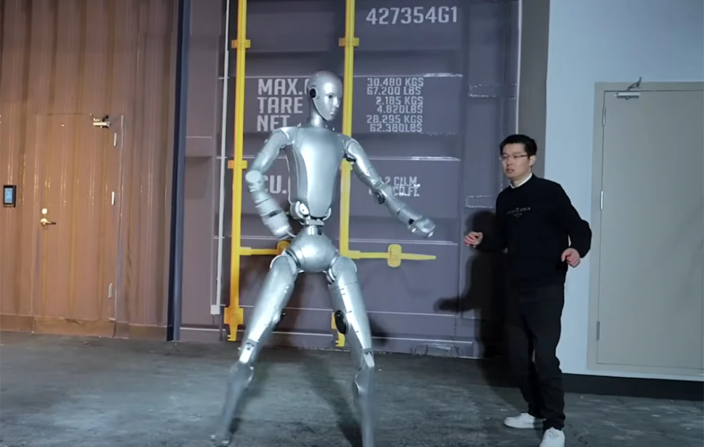 Βίντεο: Το ανθρωποειδές ρομπότ ύψους 1,80 μέτρων που έχει πολεμικές ικανότητες
