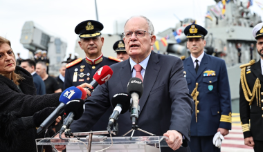 Κ.Τασούλας μετά τον αγιασμό των υδάτων στον Πειραιά: «Σήμερα γιορτάζεται η βάπτιση του Χριστού και τα ολόφωτα Φώτα»