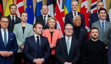 Διάσκεψη της «Συμμαχίας των Προθύμων» στο Παρίσι: «Δεσμευτικές εγγυήσεις ασφαλείας για την Ουκρανία»