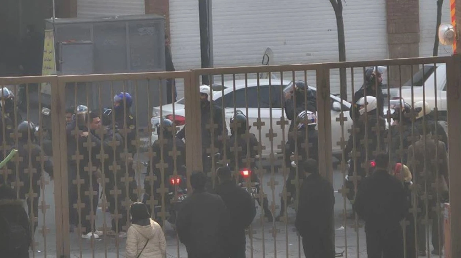 Ιράν: «Έπεσαν» δακρυγόνα σε νοσοκομείο της Τεχεράνης κατά τη διάρκεια επεισοδίων με διαδηλωτές (βίντεο)