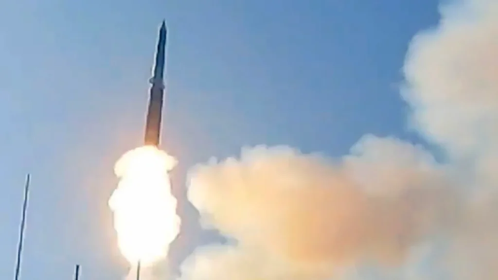 Η Κίνα «αθόρυβα» παρουσίασε τον υπερ-υπερηχητικό πύραυλο YJ-21