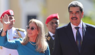 Βενεζουελάνος ΥΠΕΣ: «Η Σίλια Φλόρες απαίτησε να την συλλάβουν οι Αμερικανοί για να είναι με τον σύζυγό της»