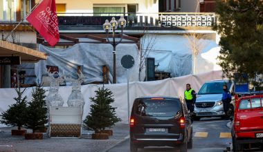 Κραν Μοντανά: Πλάνα ασφαλείας θέλουν την ιδιοκτήτρια να φεύγει από τη φωτιά με την ταμειακή αγκαλιά