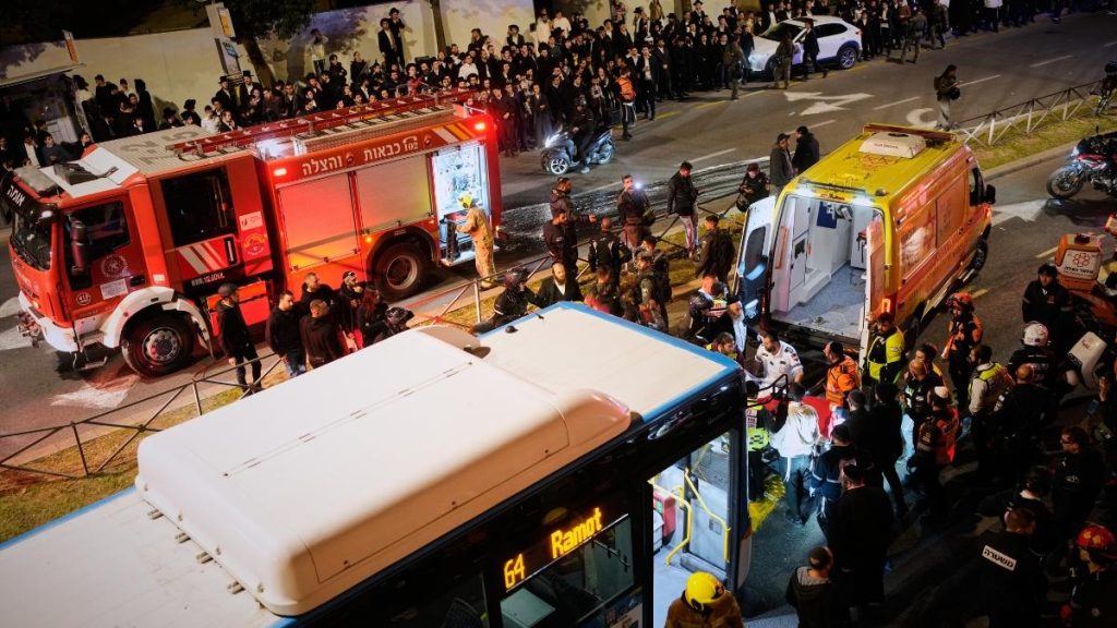 Λεωφορείο έπεσε πάνω σε πεζούς στο Ισραήλ: Τουλάχιστον ένας 18χρονος νεκρός και τρεις τραυματίες (βίντεο)