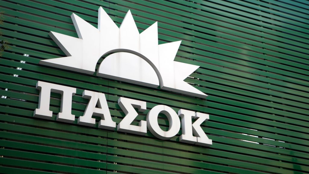 ΠΑΣΟΚ για αγροτικό ρεύμα: Πλαφόν 7 λεπτά/kWh, πάγιο 5 ευρώ και 120 δόσεις για τις οφειλές