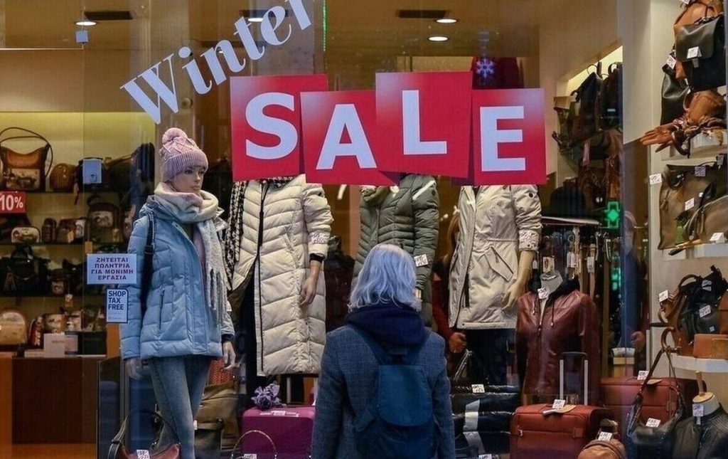 Δείτε πότε κάνουν πρεμιέρα οι φετινές χειμερινές εκπτώσεις και πόσο θα διαρκέσουν