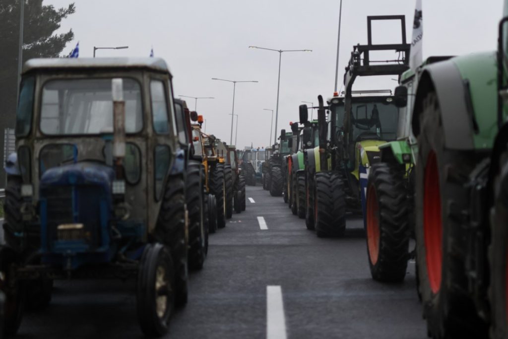Οι αγρότες σε συνάντηση με τον Κ.Μητσοτάκη την Τρίτη αλλά τα τρακτέρ θα είναι στην άκρη των δρόμων